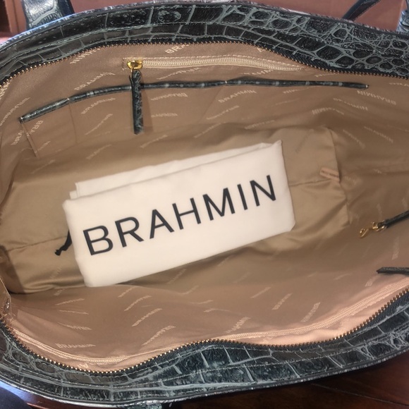 BRAHMIN Misha Obsidian Veil Crocodile Leather Shoulder Bag Top Zip Closure NWT - Picture 4 of 17